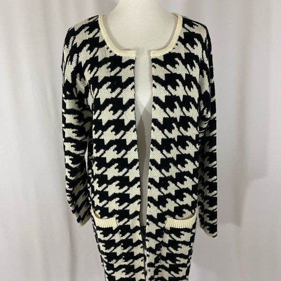 Sisters Sweaters - NWOT Sisters Black and White Sisters Coatigan